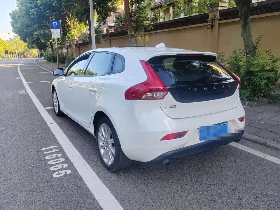 Volvo V40
