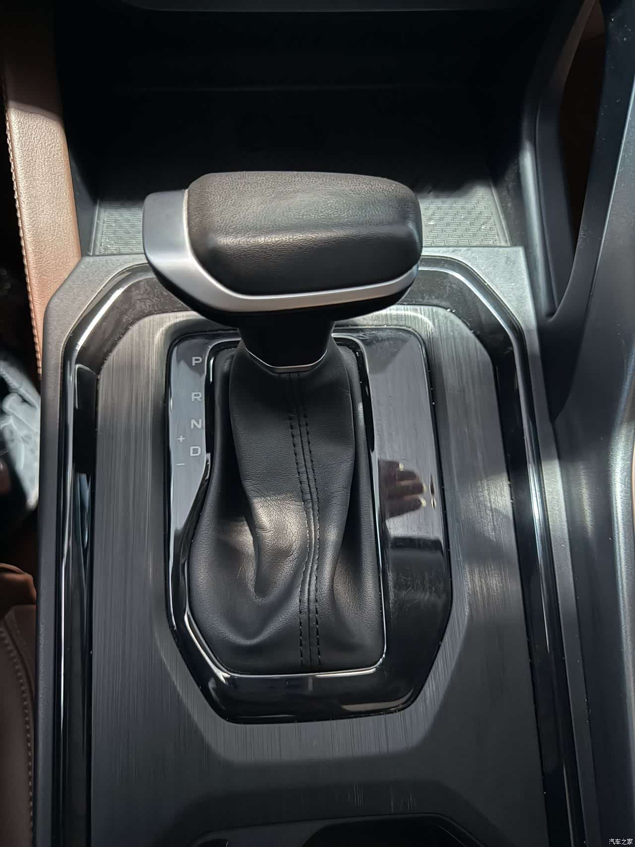 Geely X6, 2022 14