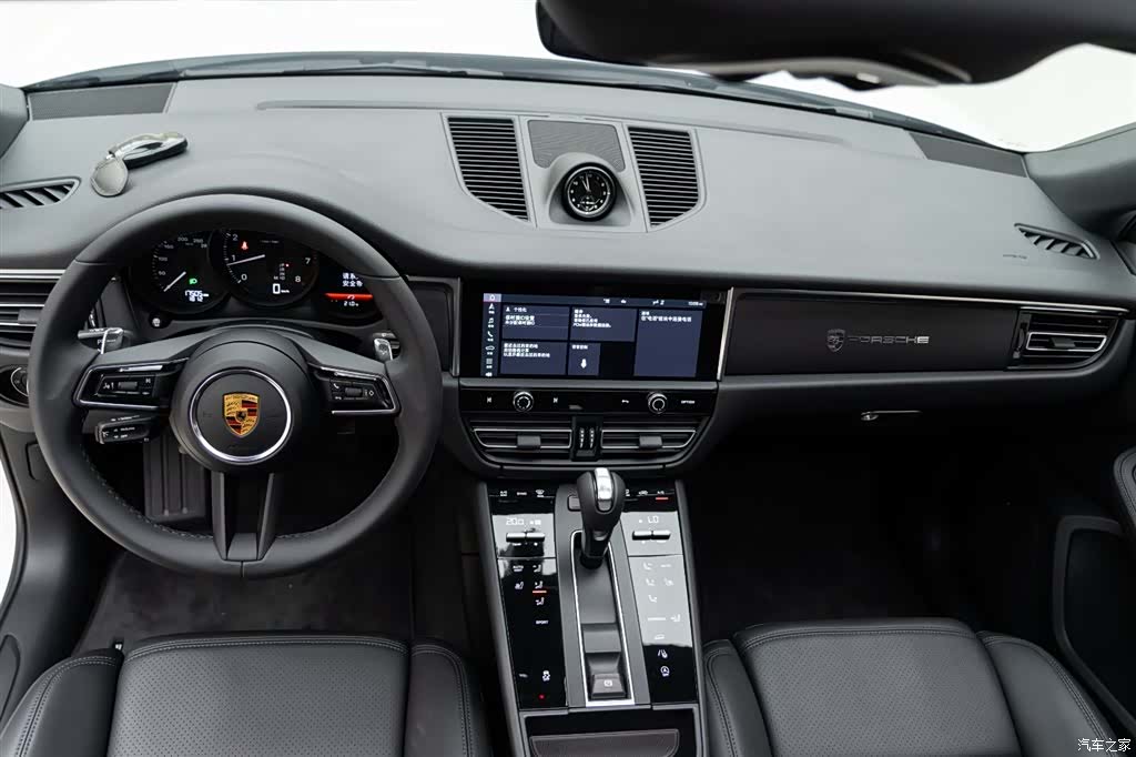Porsche Macan, 2022 10