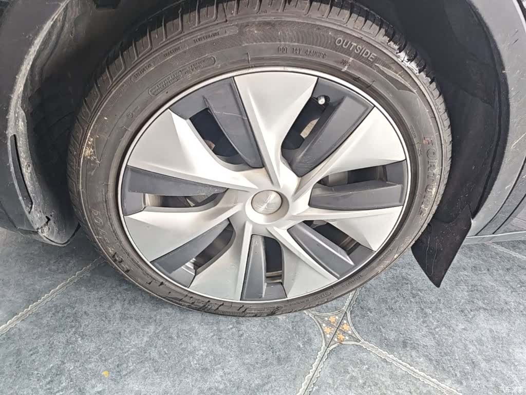 Tesla Model Y, 2023 23