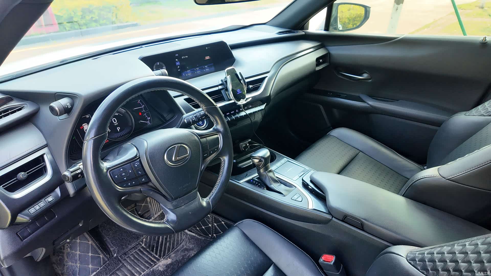 Lexus UX, 2019 31