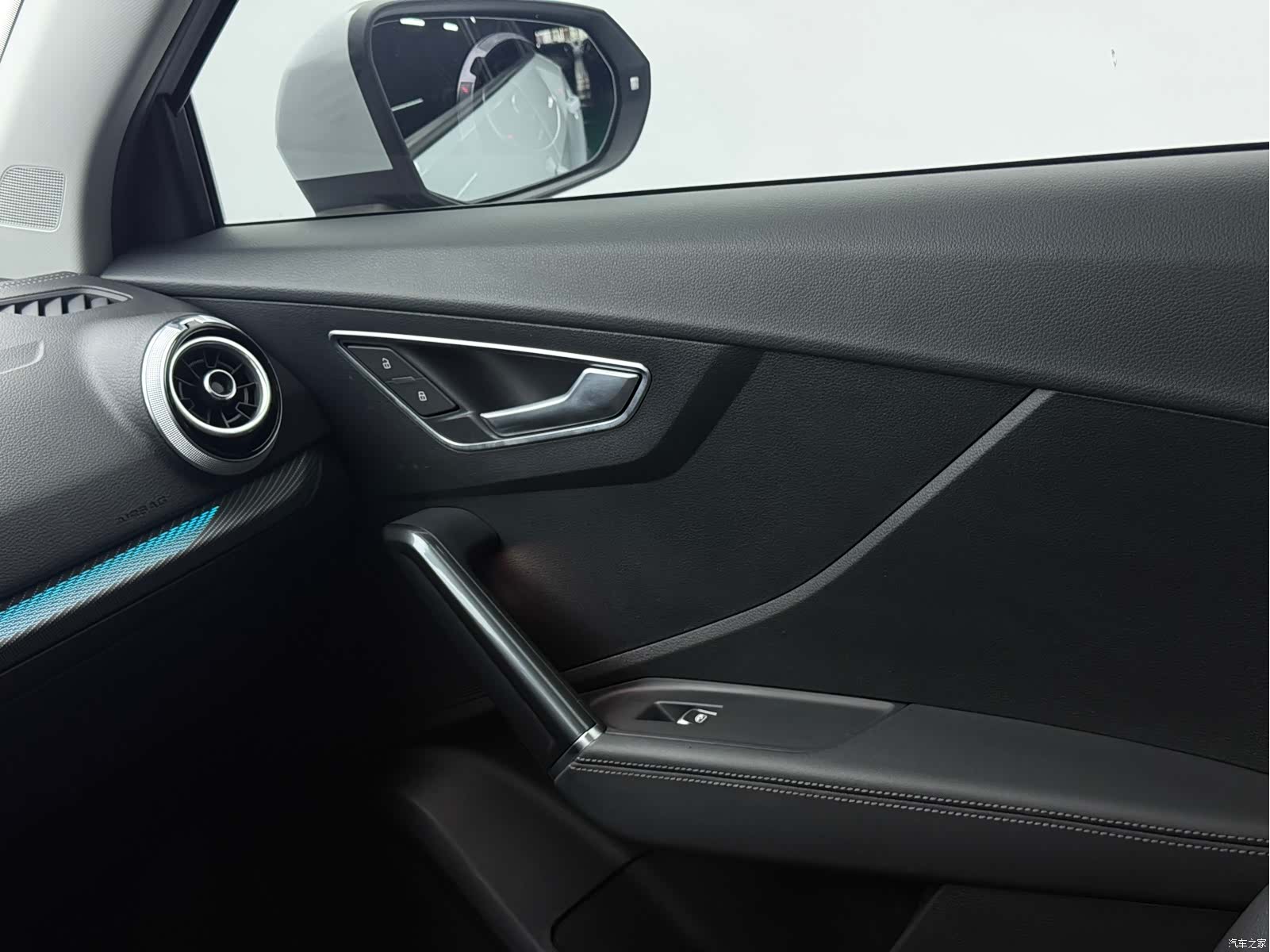 Audi Q2L, 2022 11