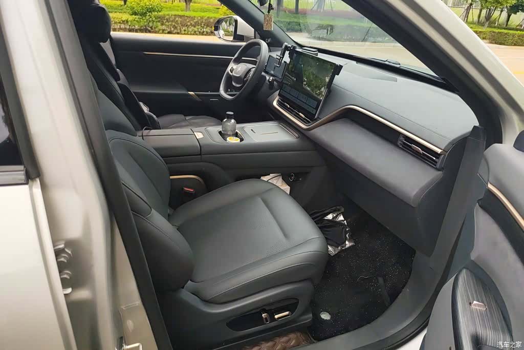 DongFeng eπ008, 2024 8