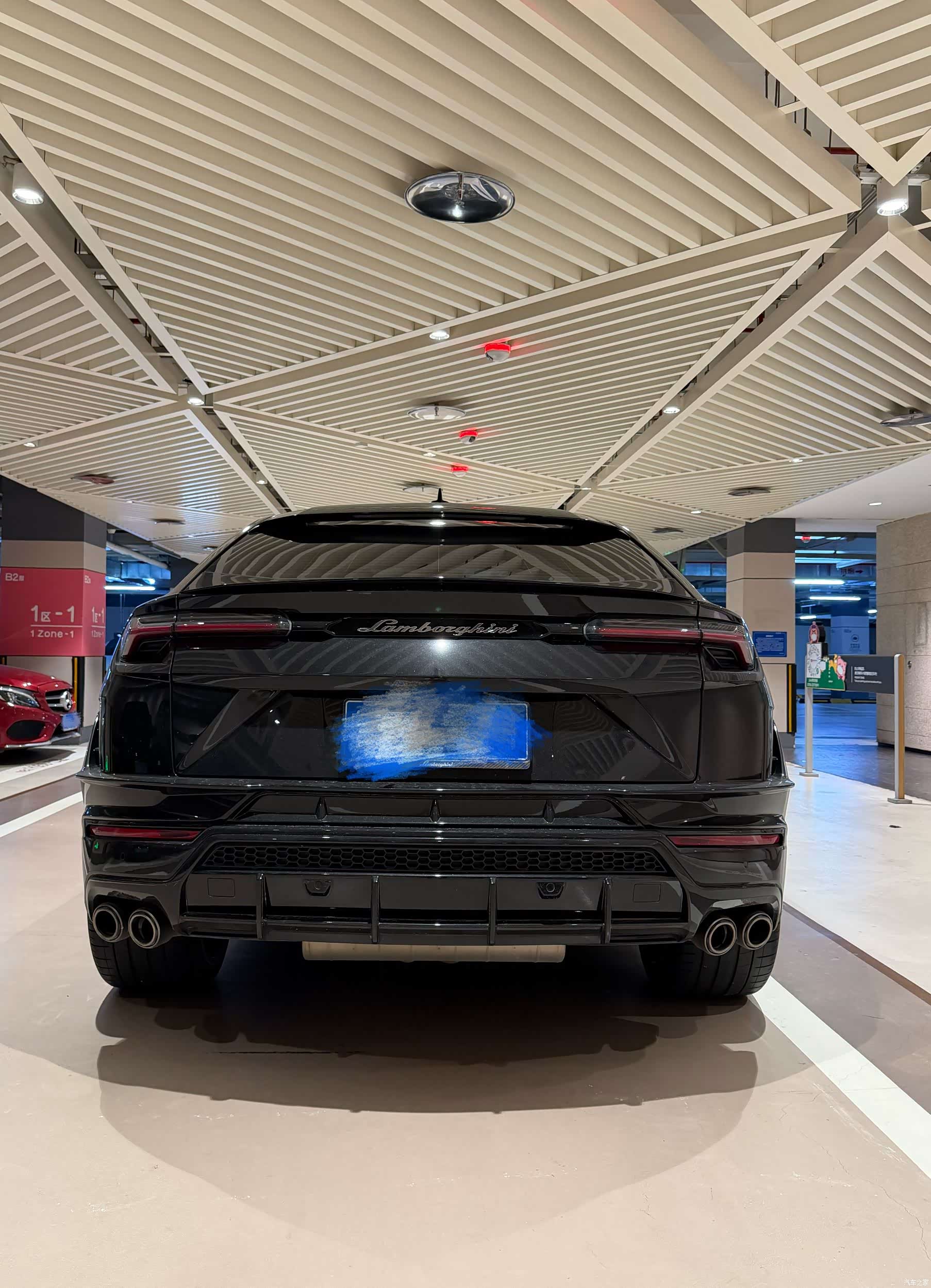 Lamborghini Urus, 2024 4
