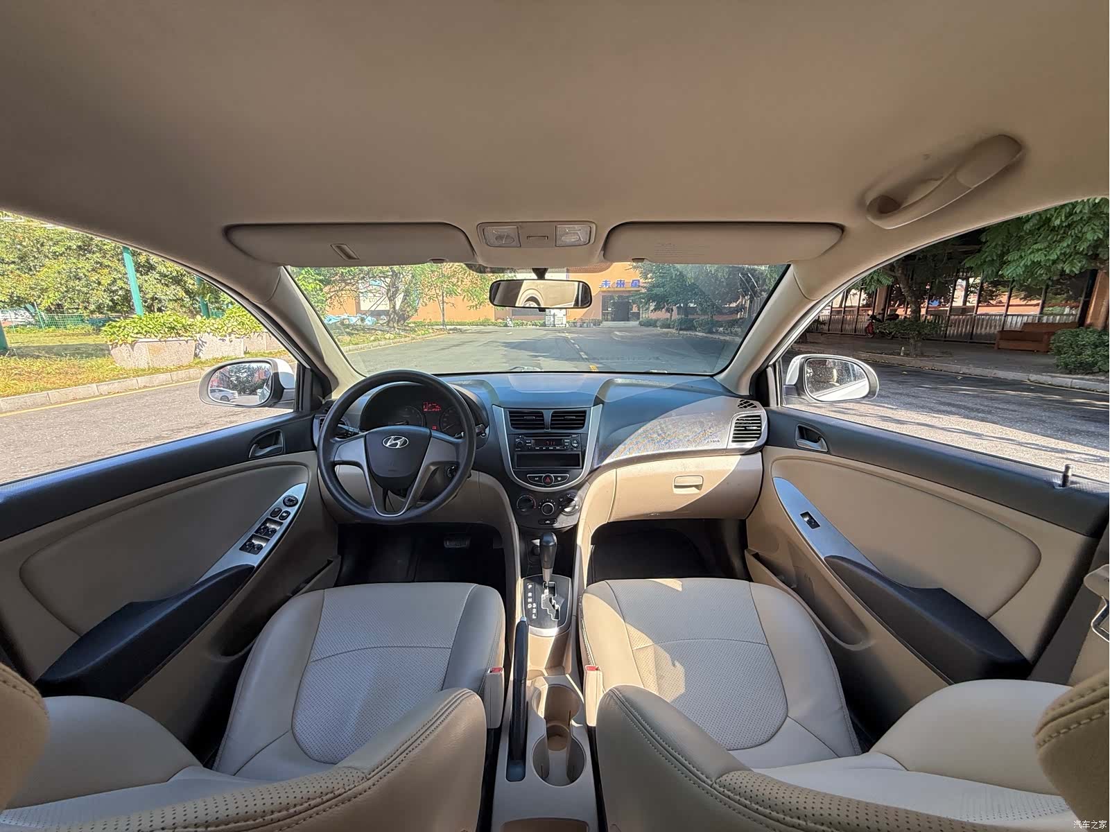 Hyundai GLS, 2015 15
