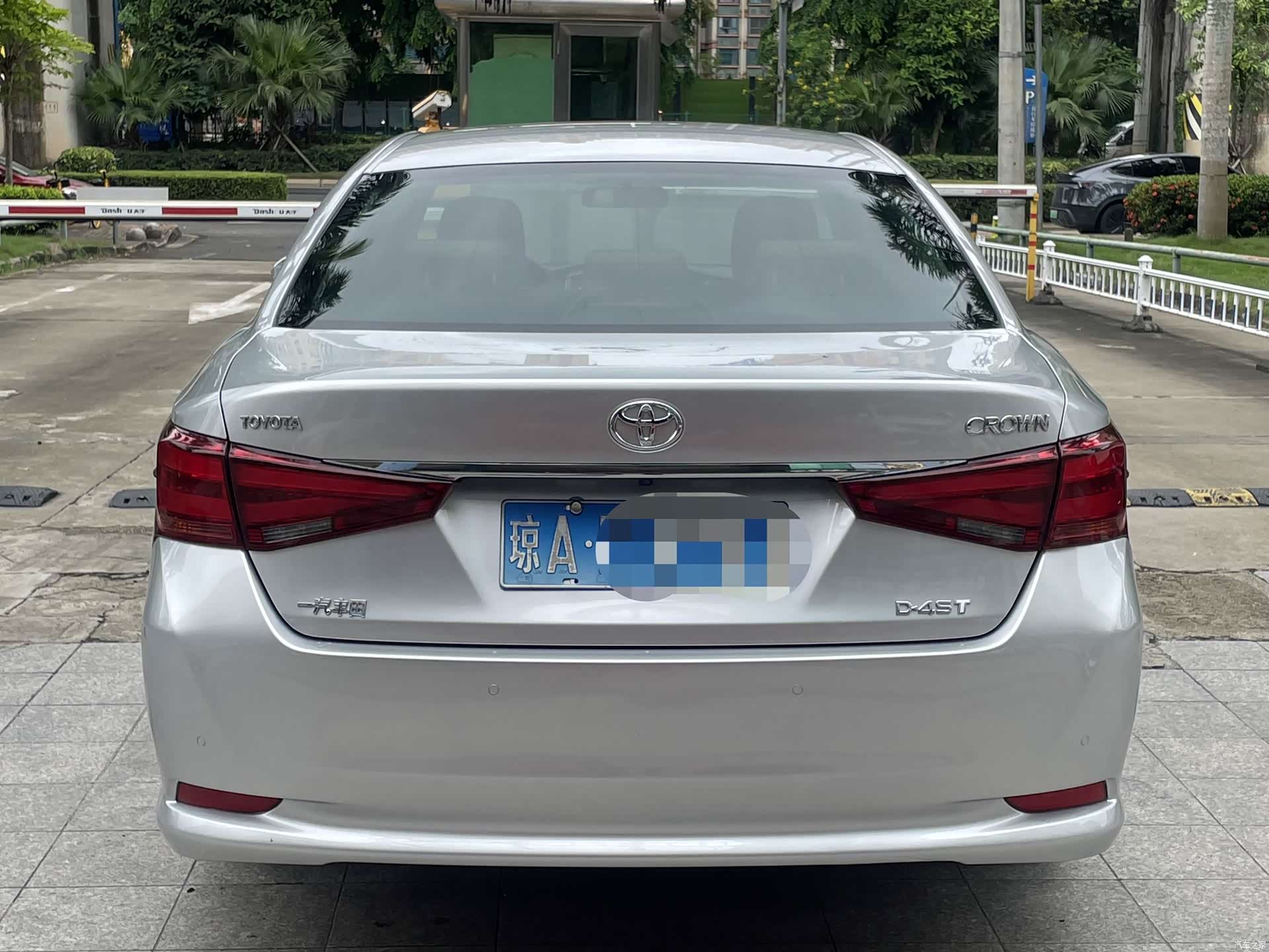 Toyota Crown, 2016 8