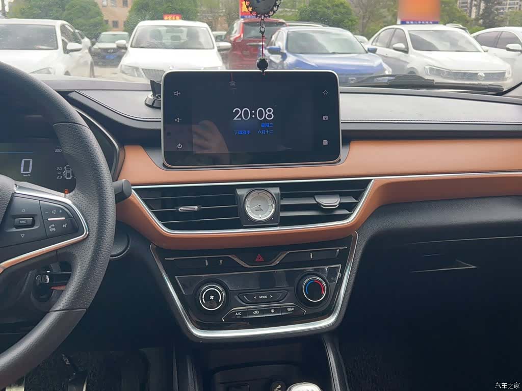Wuling Hongguang, 2018 все фото