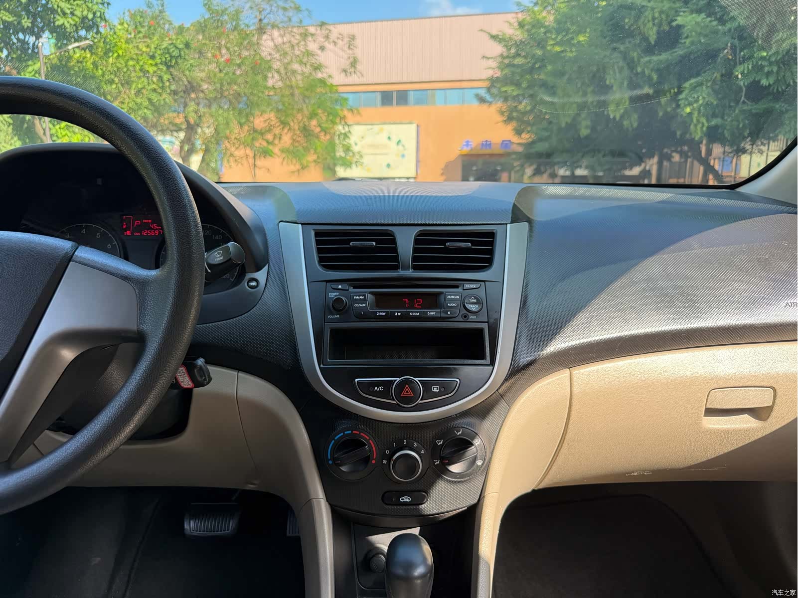Hyundai GLS, 2015 12