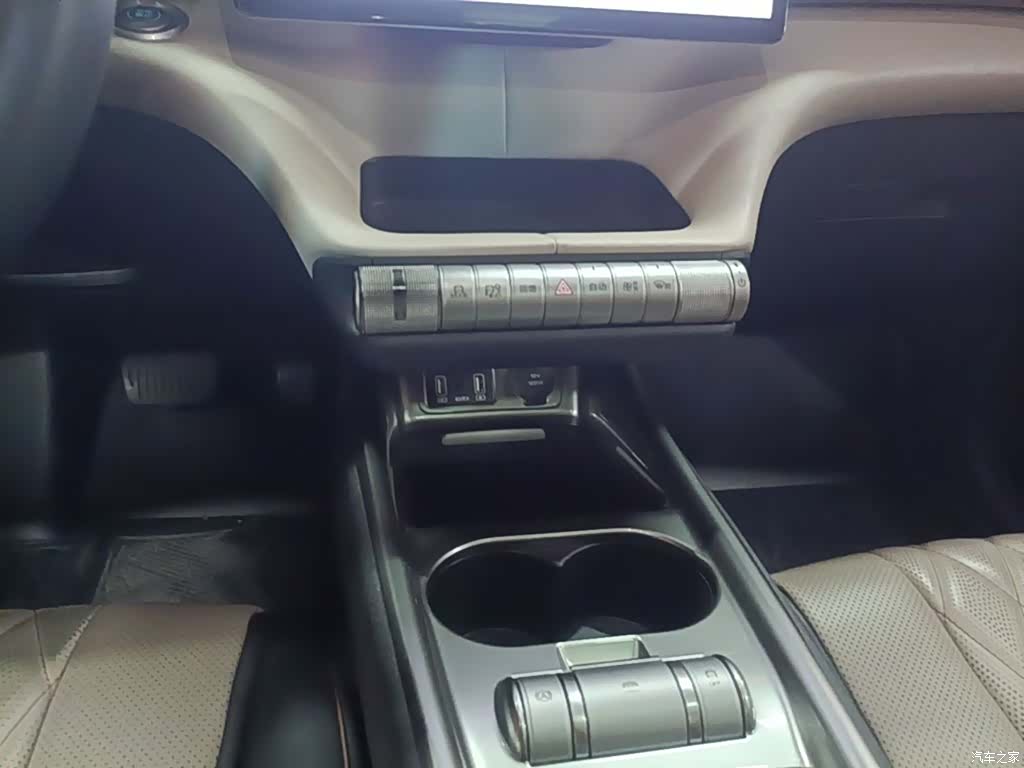 BYD Dolphin, 2023 14