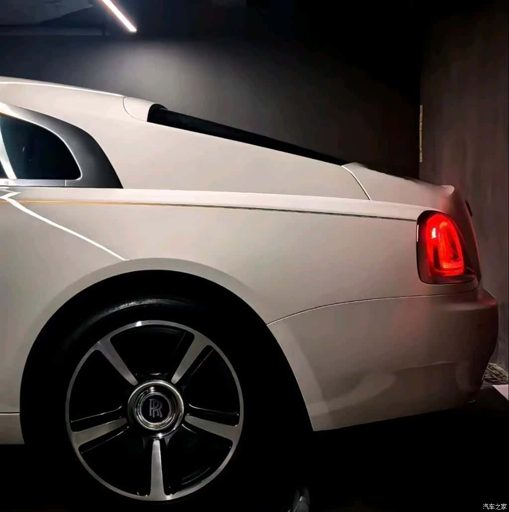 Rolls-Royce Wraith, 2015 все фото