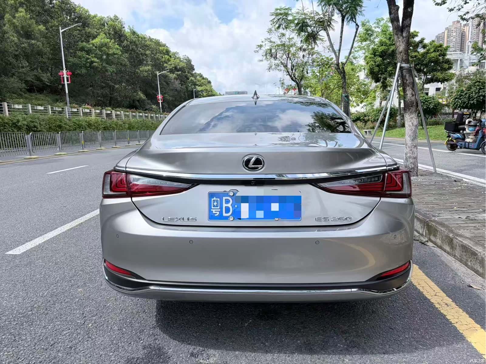 Lexus ES, 2022 4