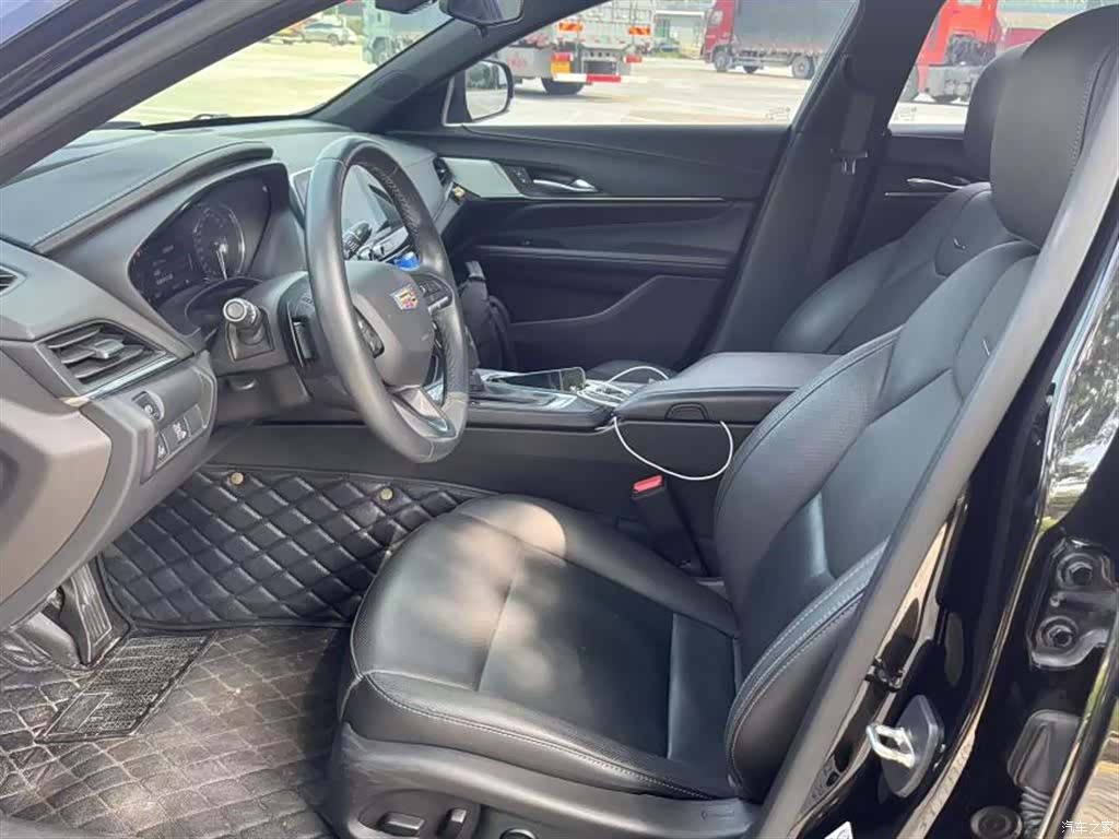 Cadillac CT4, 2023 все фото