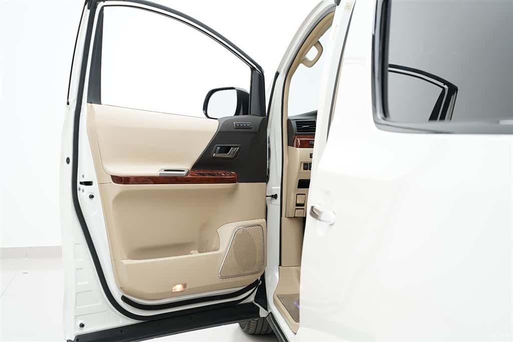 Toyota Alphard, 2011 10