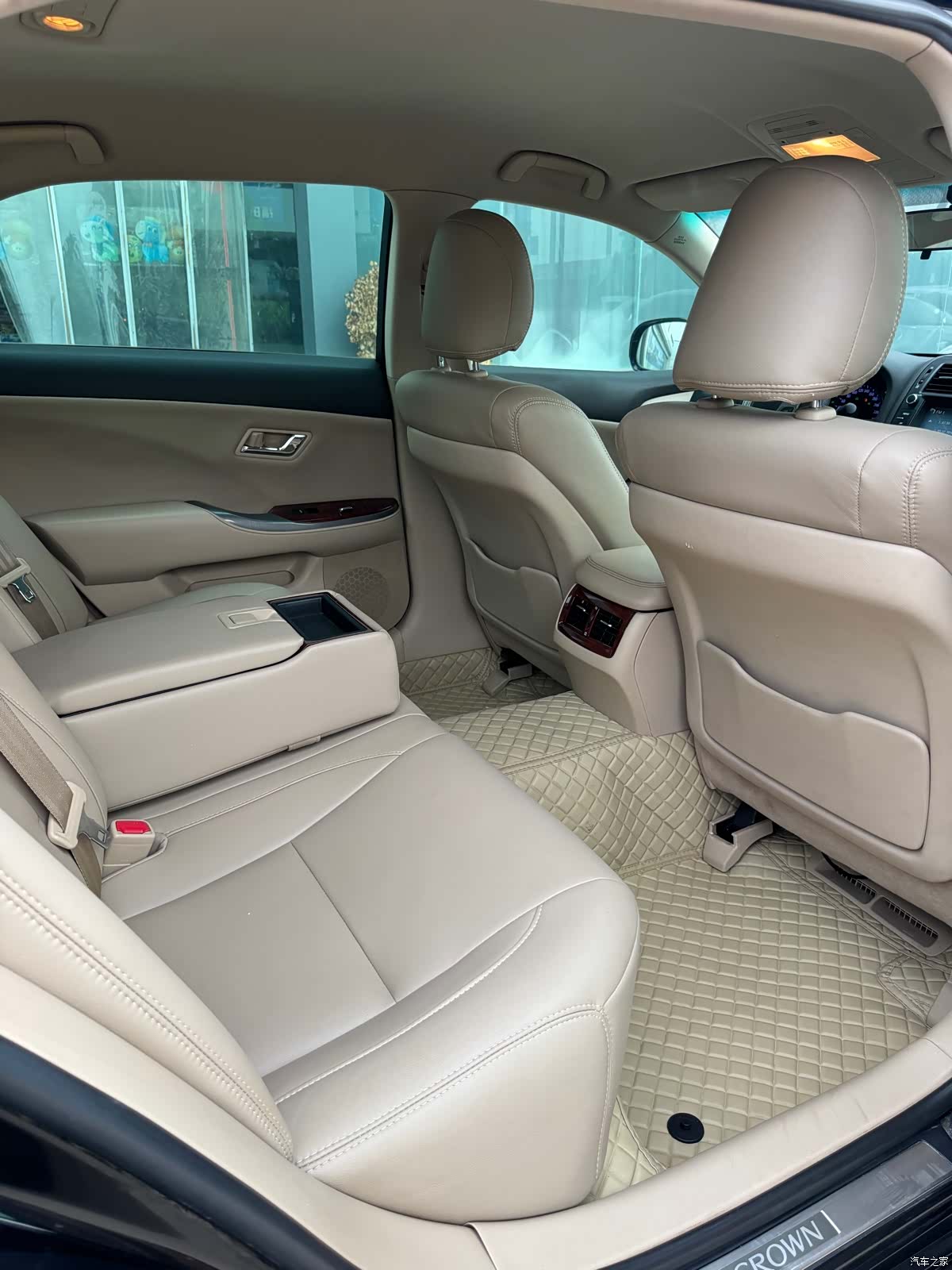 Toyota Crown, 2013 8