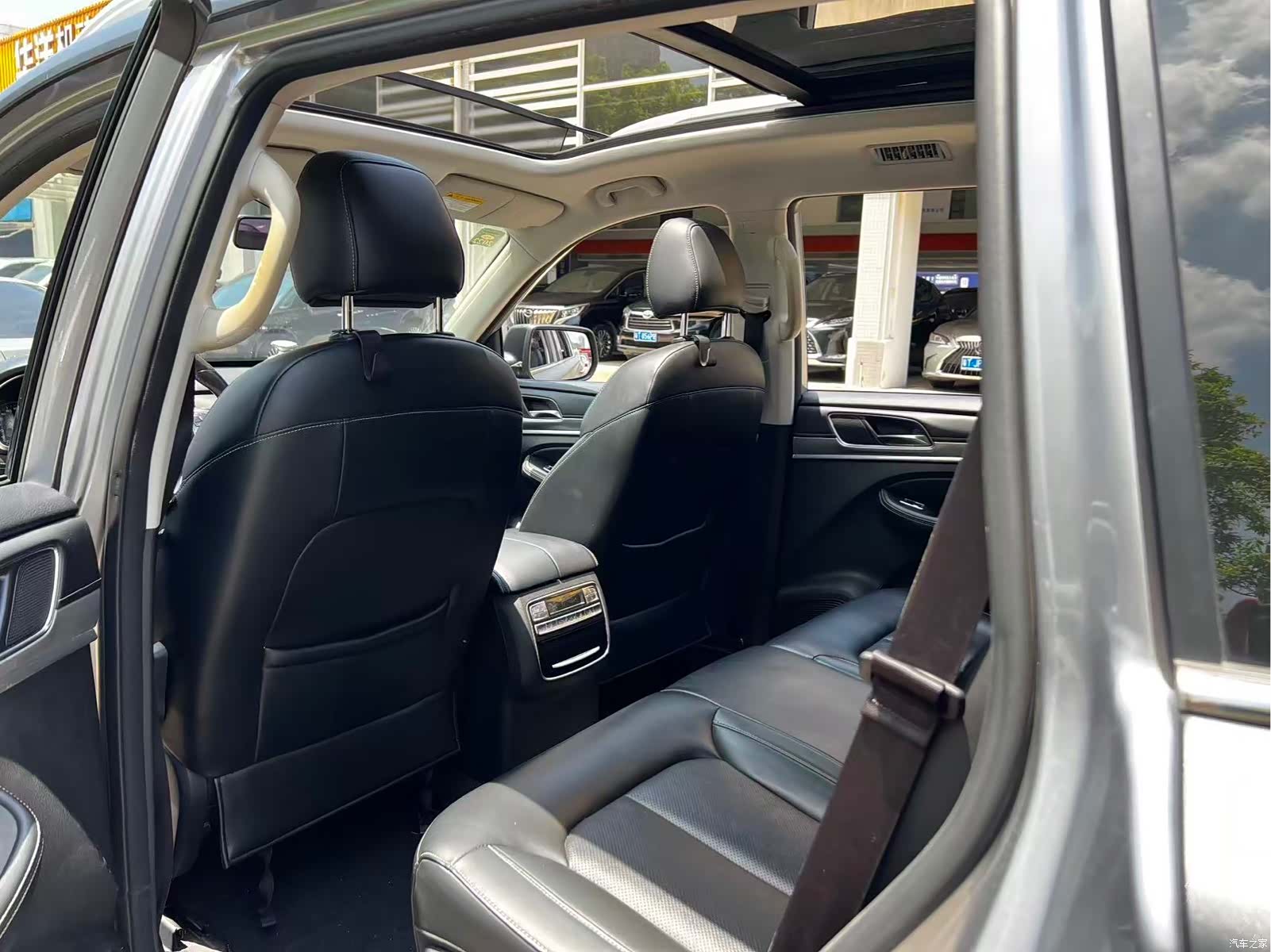 Roewe RX8, 2018 8