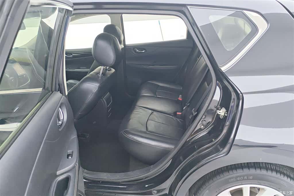 Nissan Tiida, 2017 11