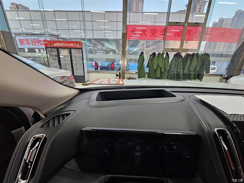 Hongqi HS3, 2023 12