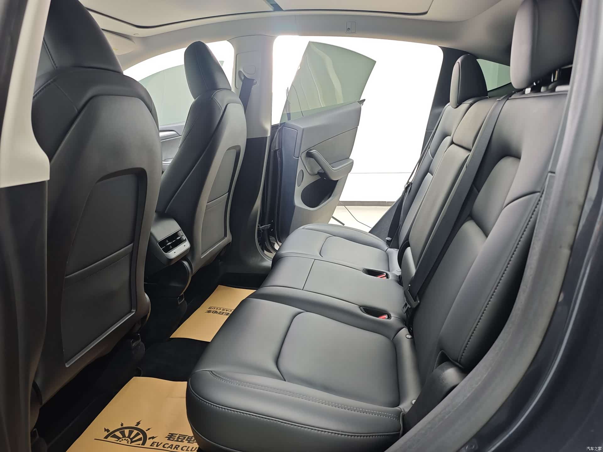 Tesla Model Y, 2024 51