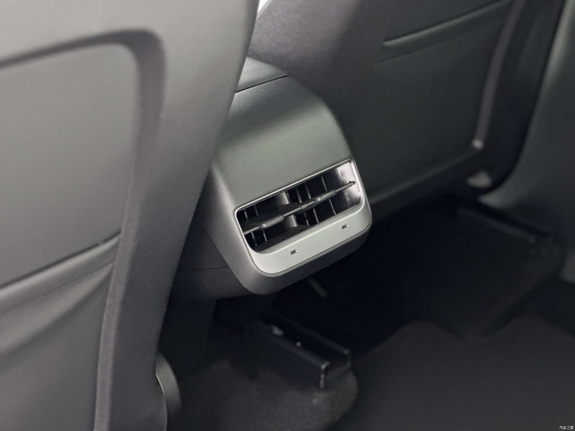 Tesla Model Y, 2023 13