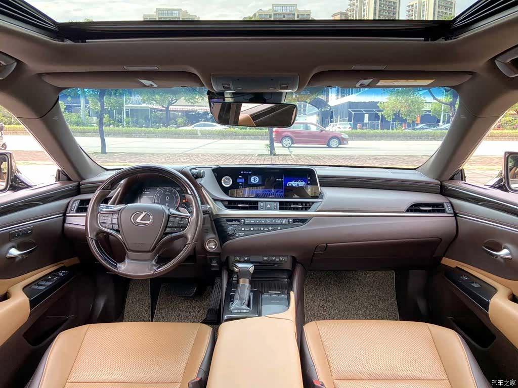 Lexus ES, 2019 все фото