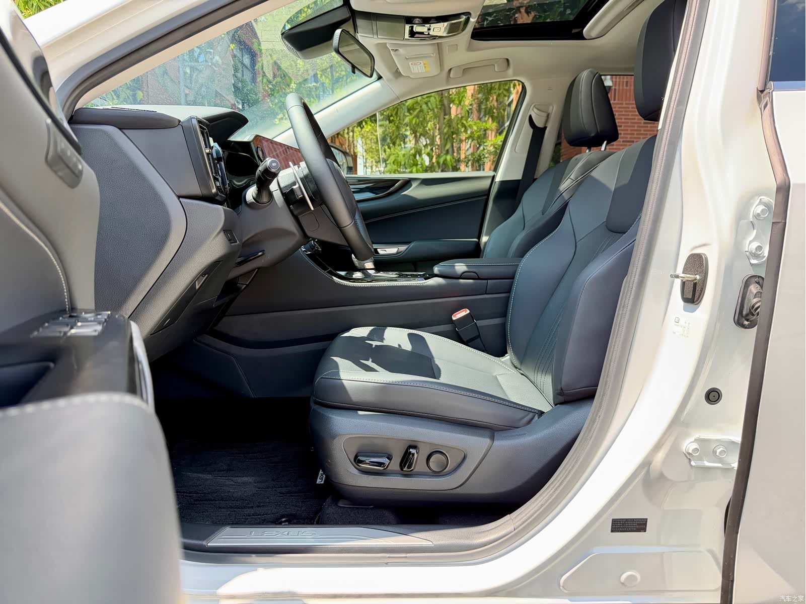 Lexus NX, 2024 9