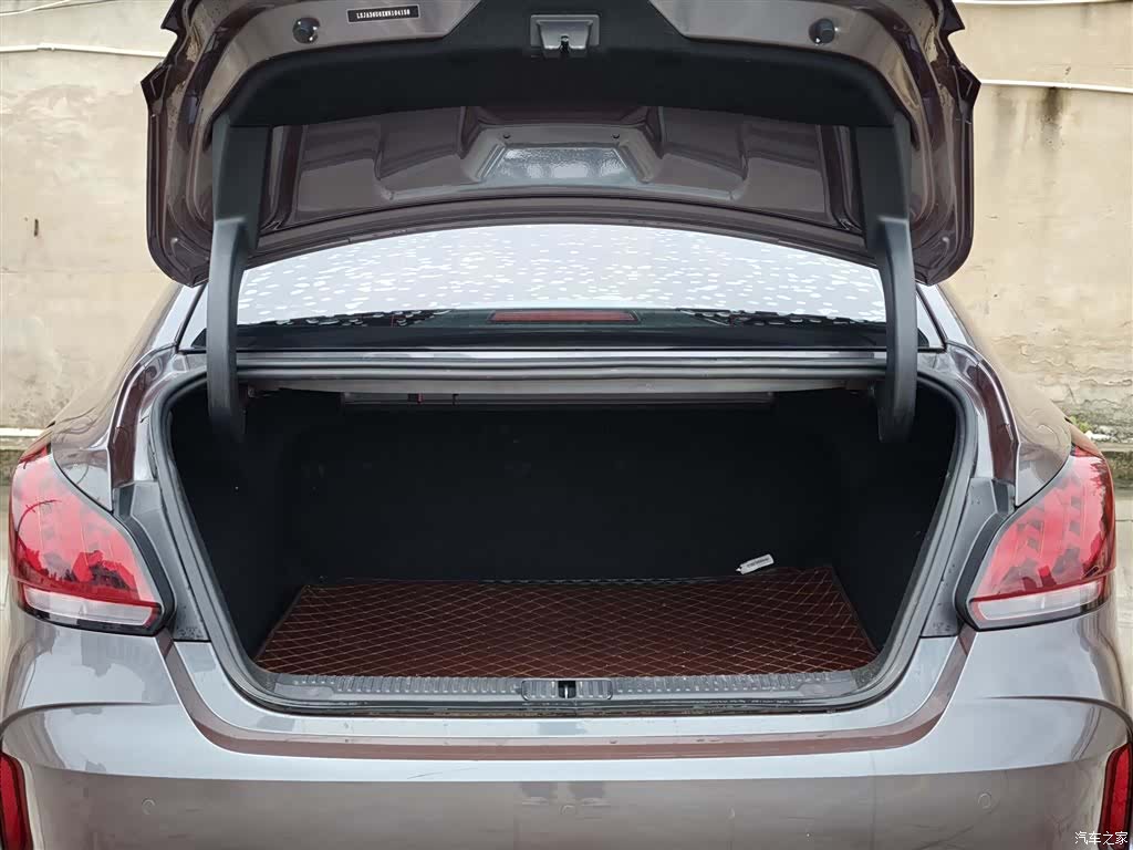 MG MG5, 2021 10