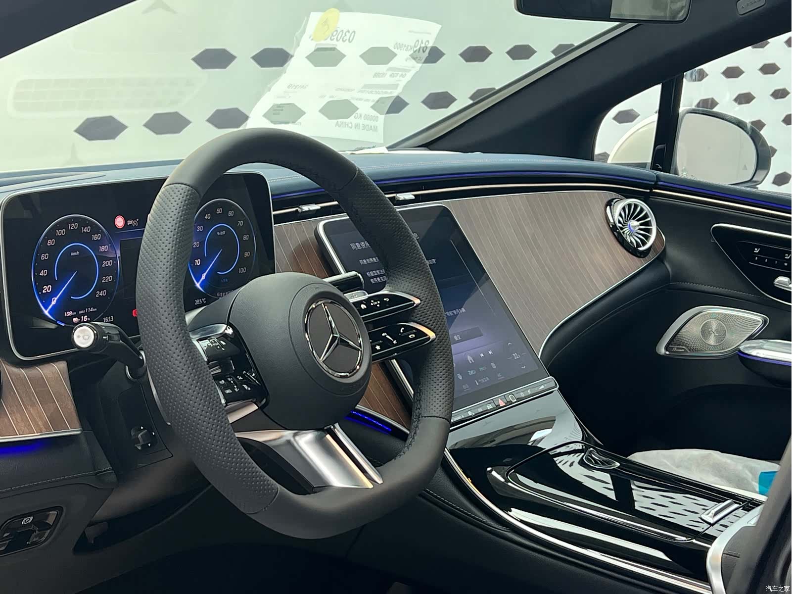 Mercedes-Benz EQE, 2025 6