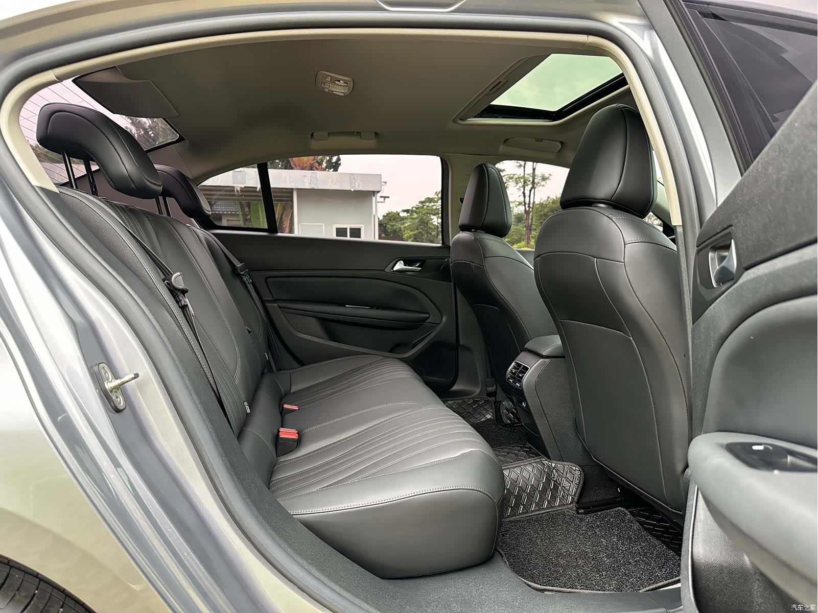 Peugeot 408, 2023 23