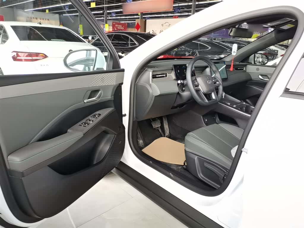 BYD Qin, 2026 16