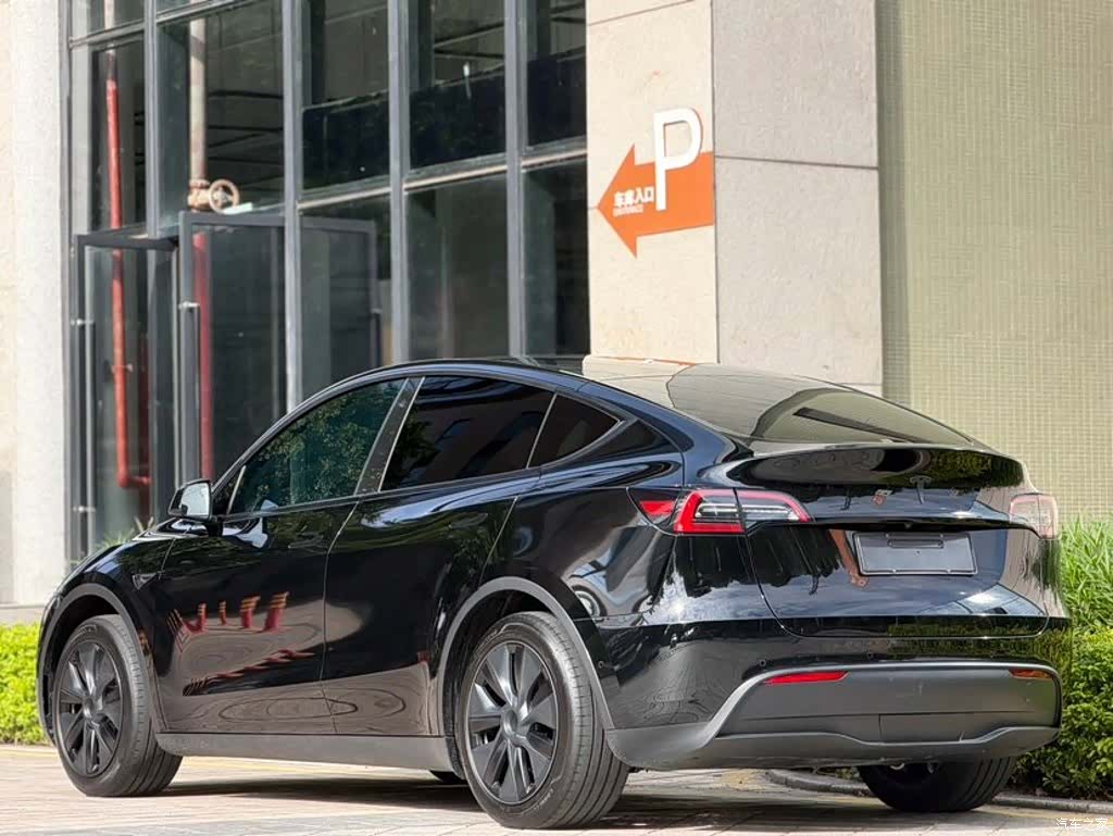 Tesla Model Y, 2023 4