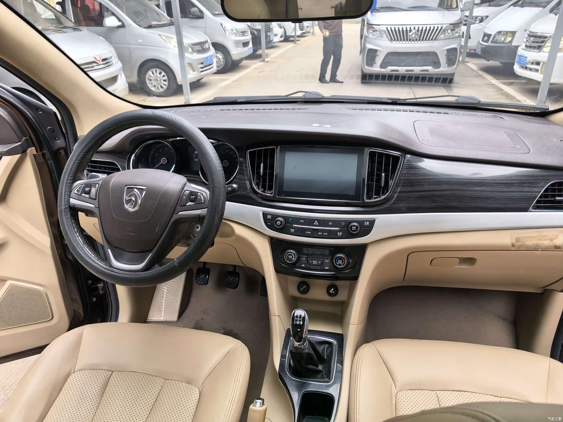 Wuling 730, 2016 9