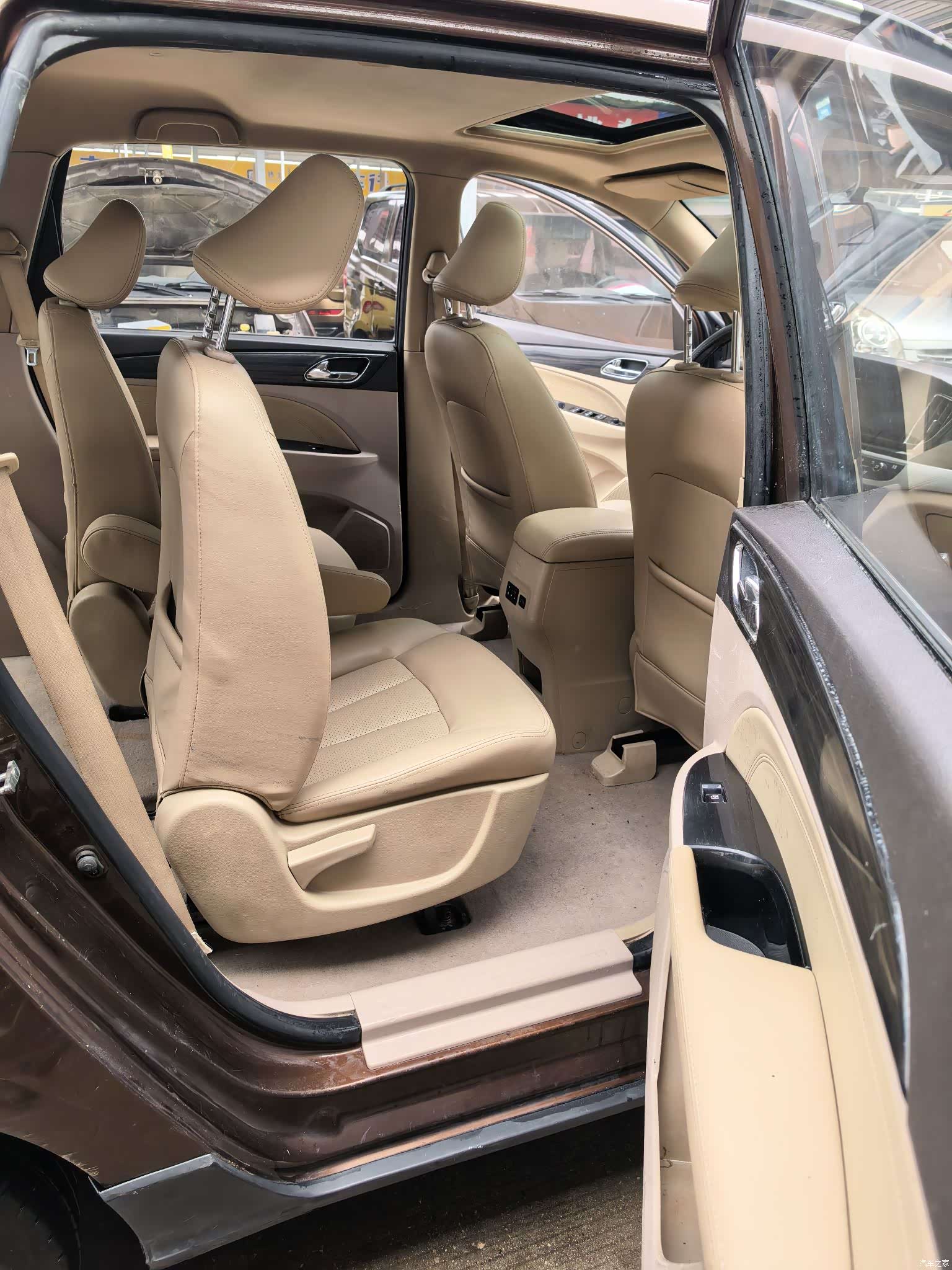 Wuling 730, 2016 10