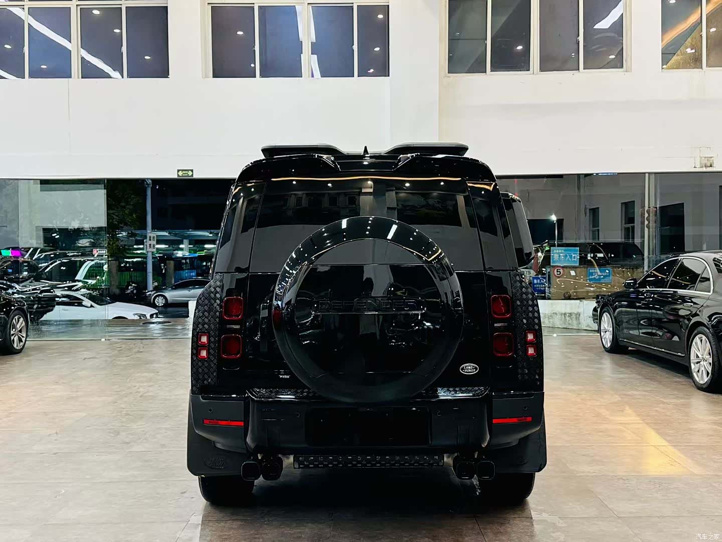 Land Rover Defender, 2024 все фото