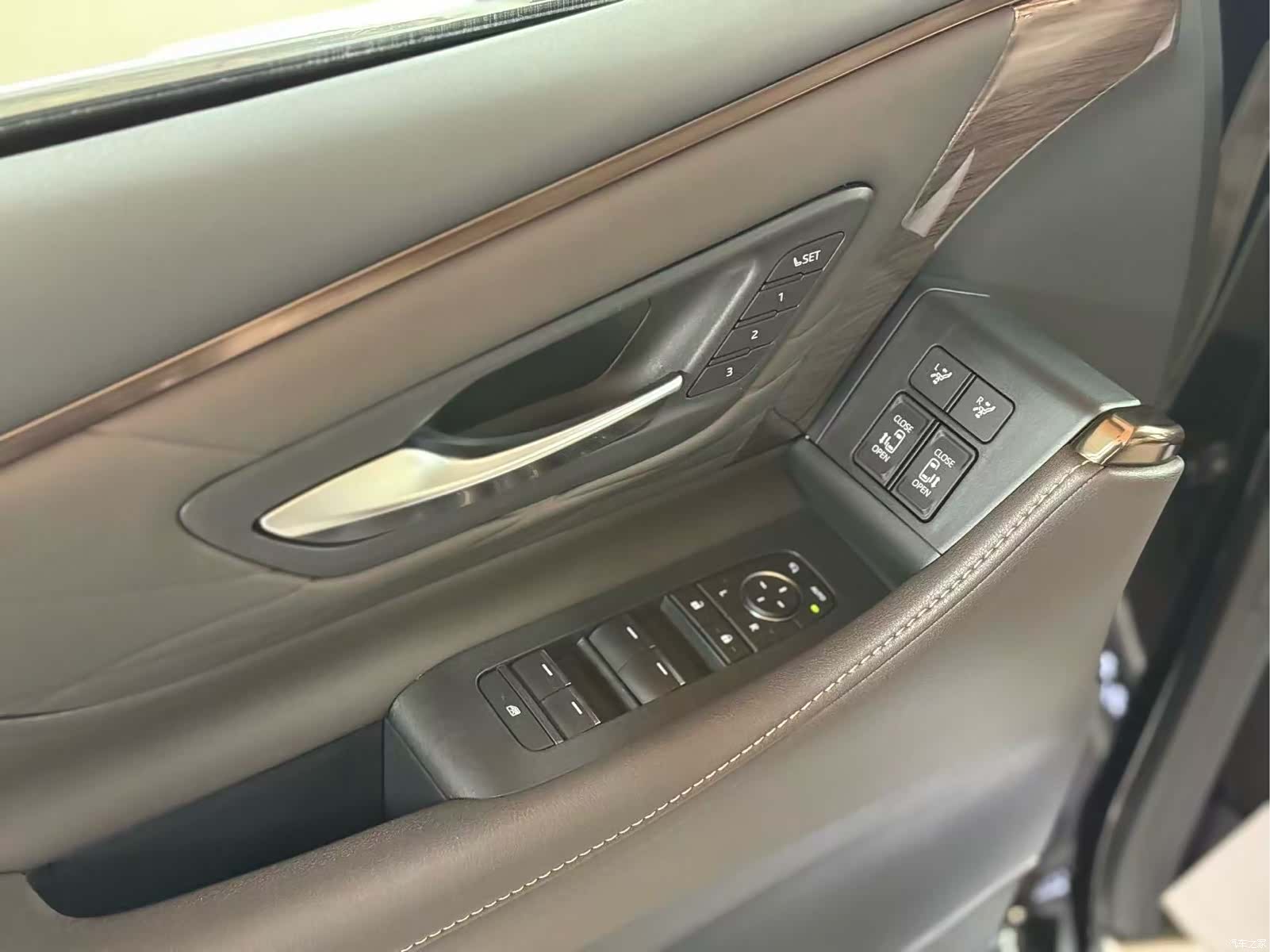 Toyota Alphard, 2024 13
