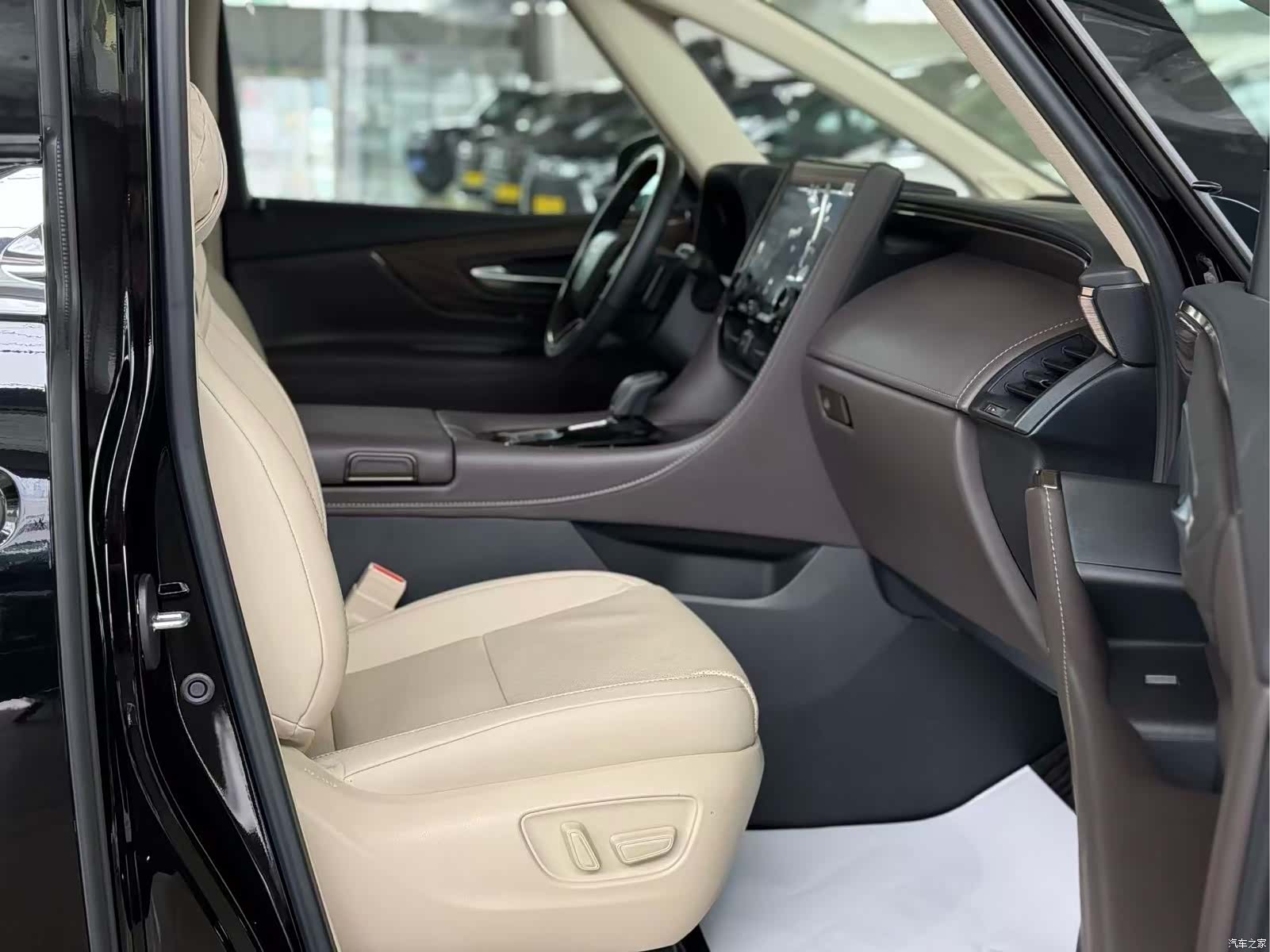 Toyota Alphard, 2024 21