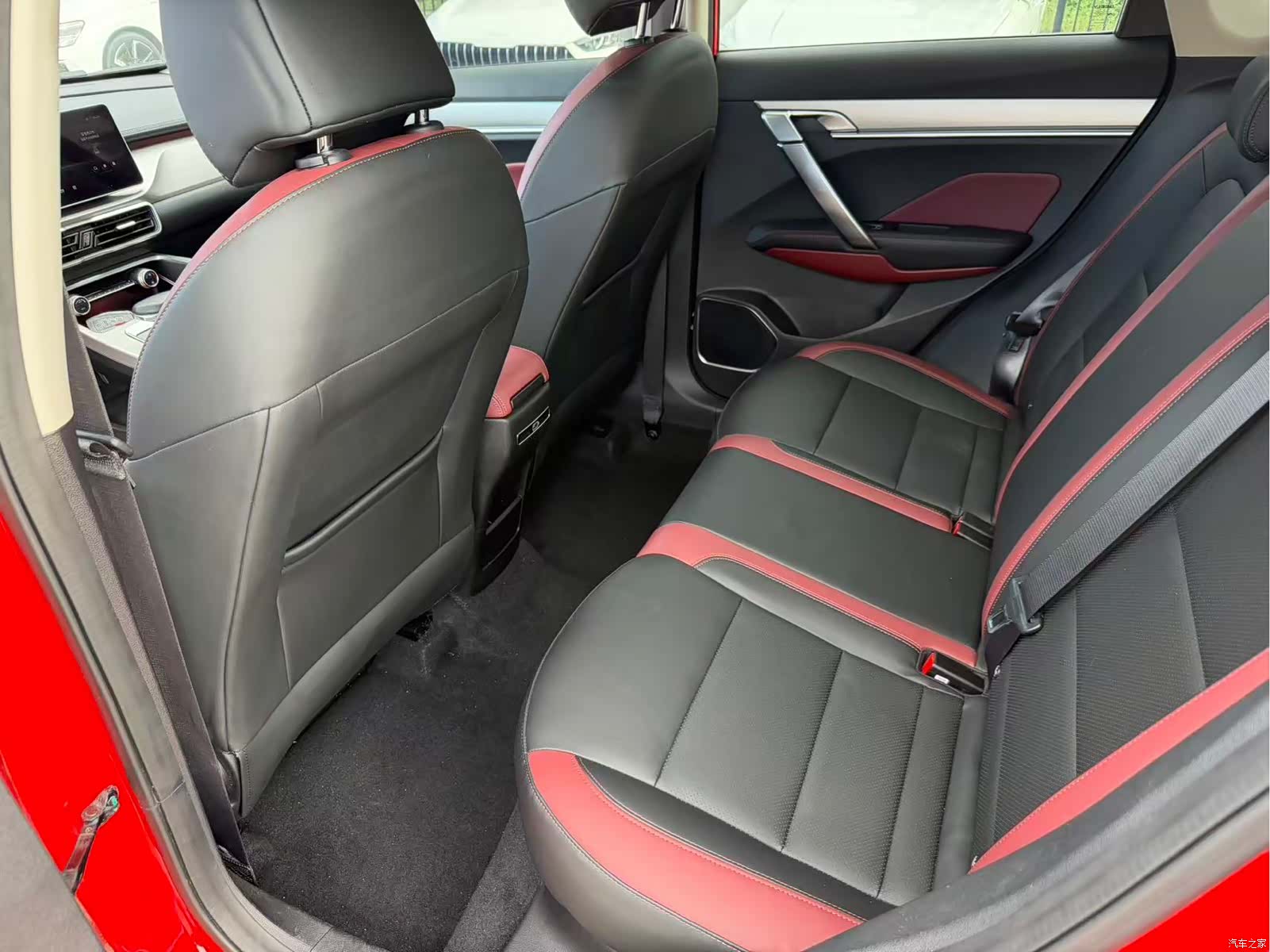 Geely Coolray, 2022 9
