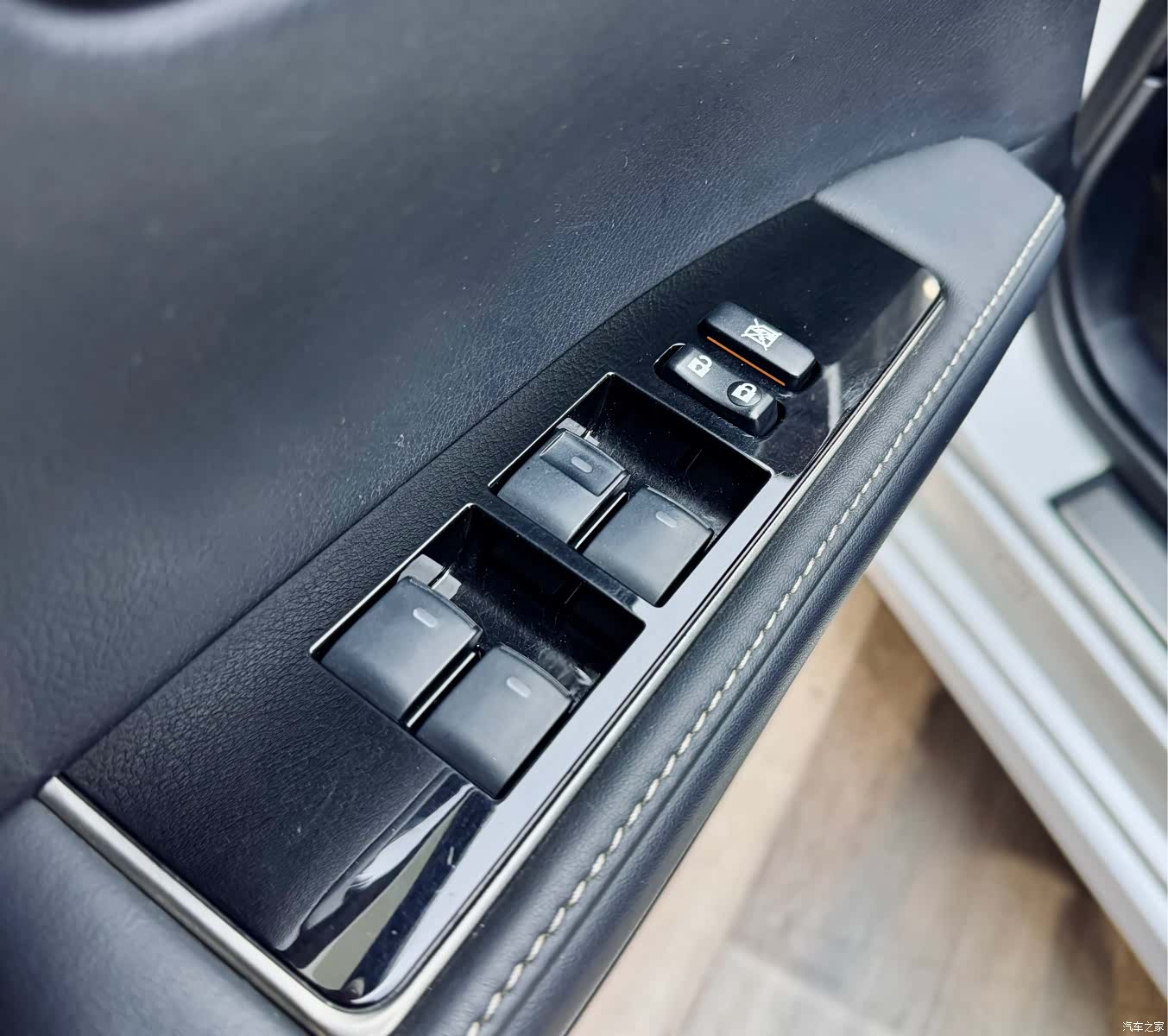 Lexus ES, 2017 11