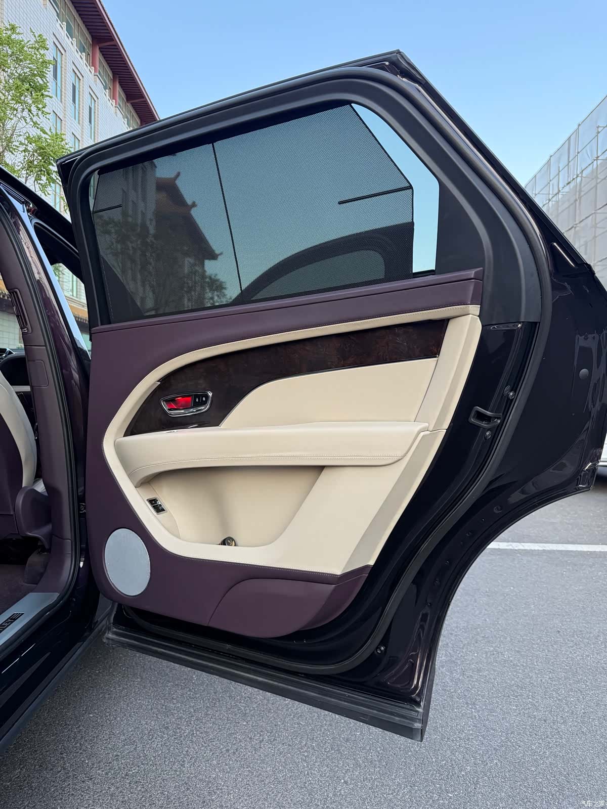 Bentley Bentayga, 2023 10