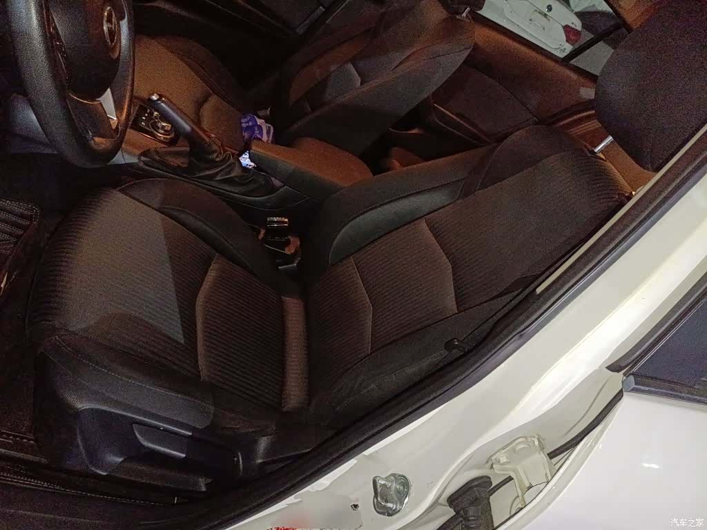 Mazda Mazda3, 2015 15