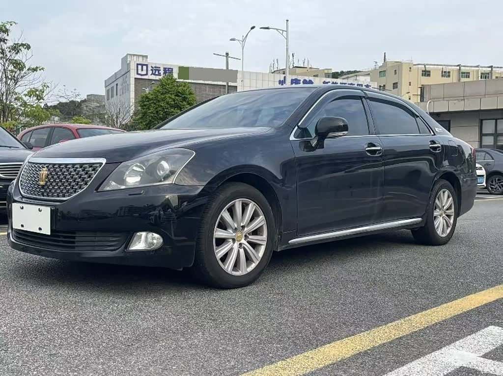 Toyota Crown, 2012 1