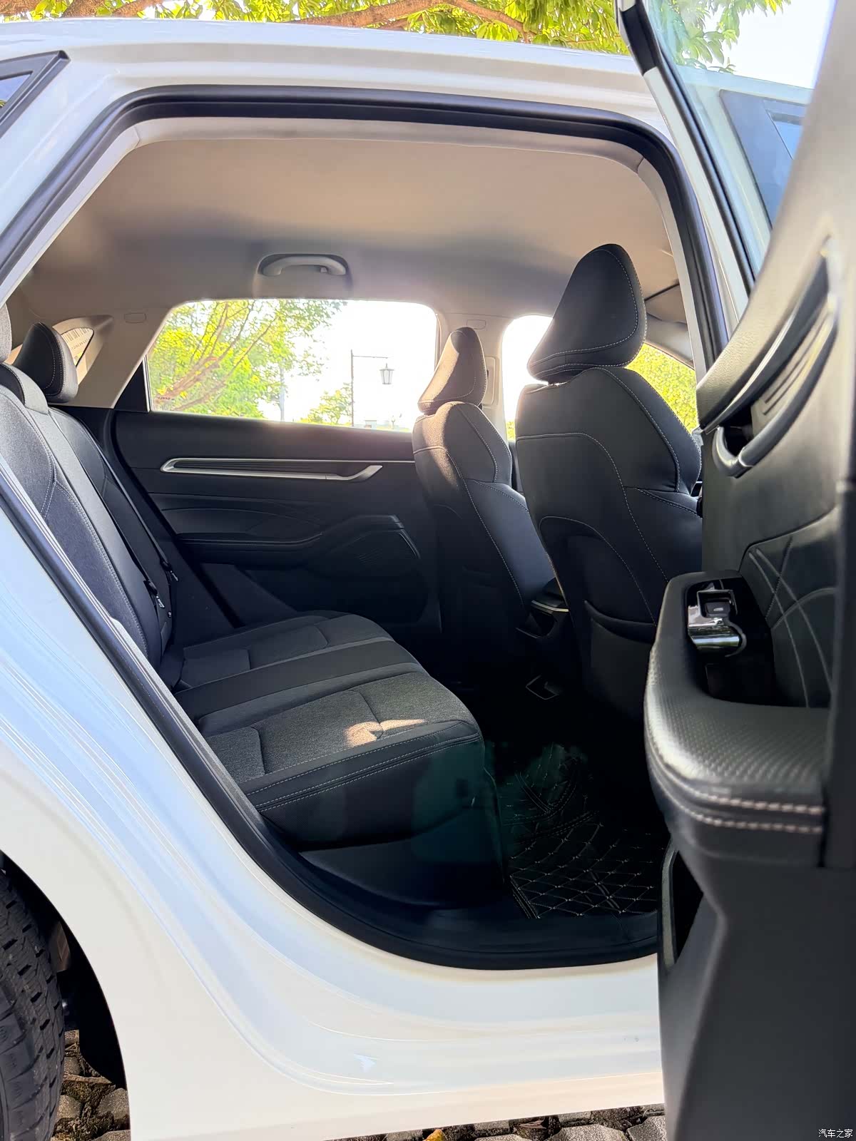 Geely Emgrand, 2024 18