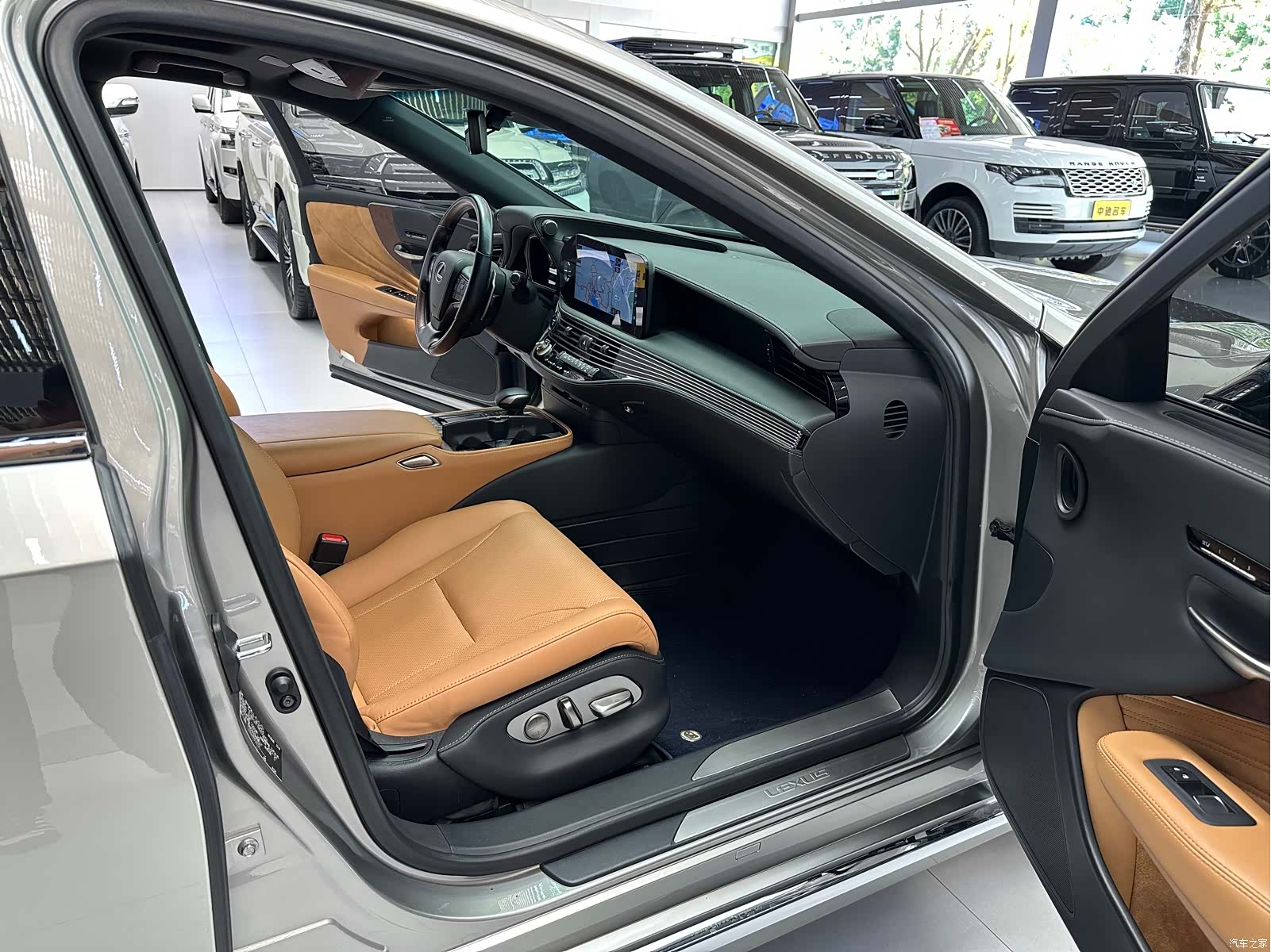 Lexus LS, 2022 14