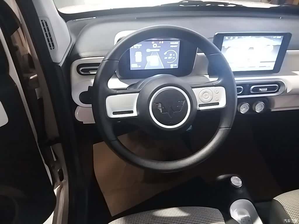 Wuling MINIEV, 2025 11