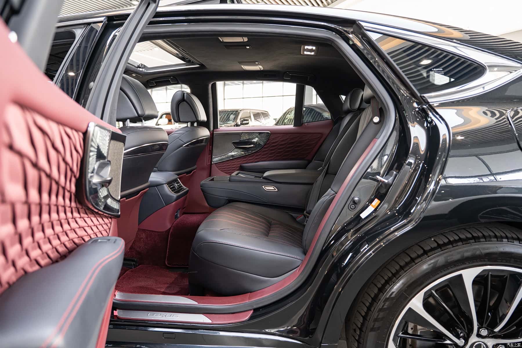 Lexus LS, 2023 10