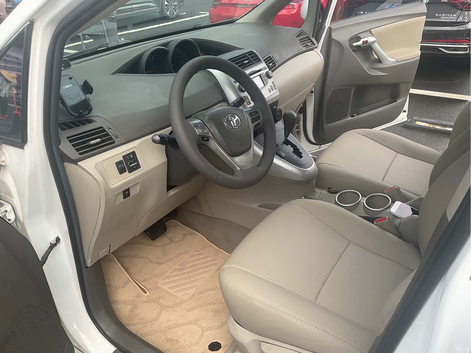 Toyota 180E, 2012 7