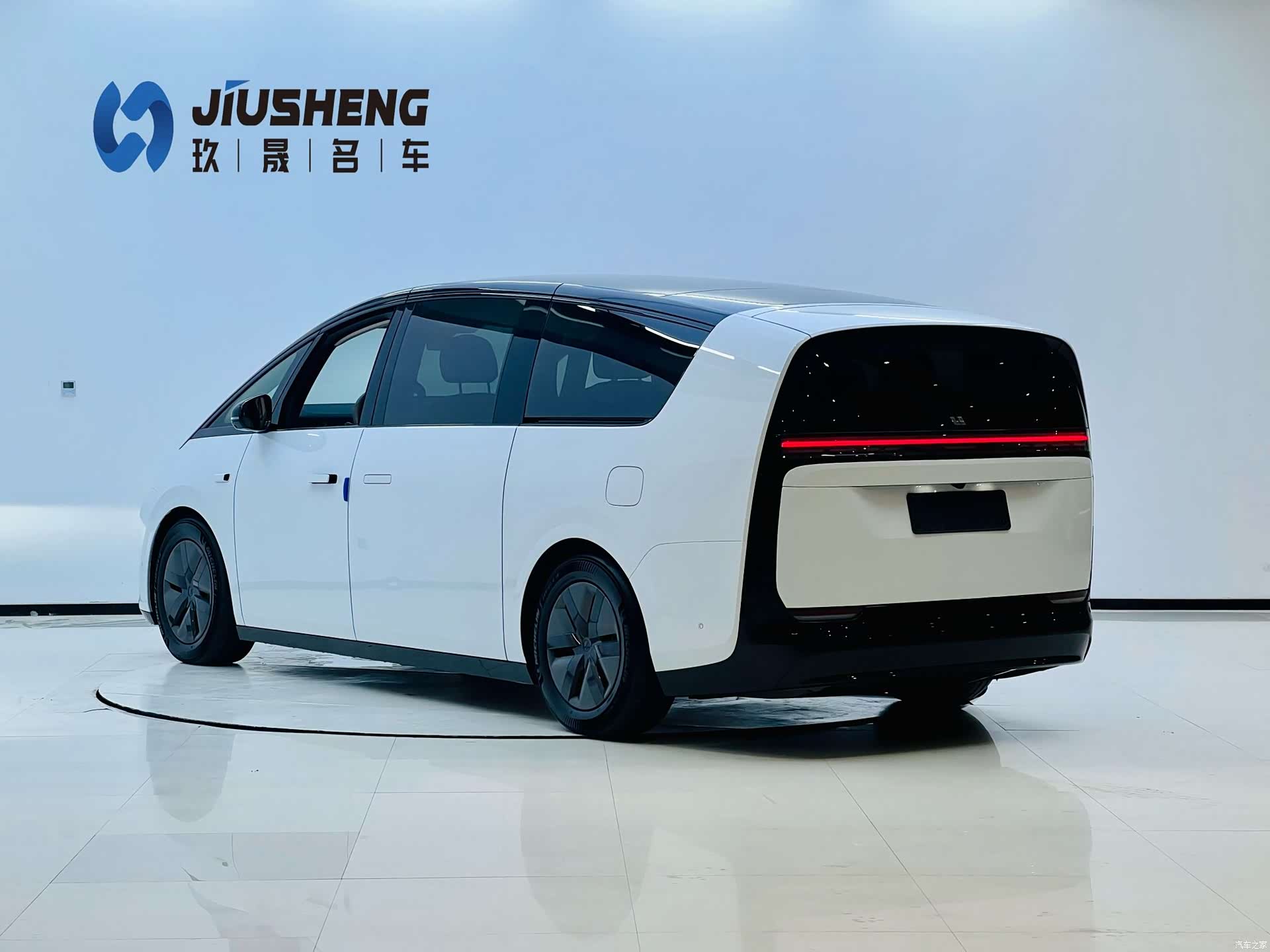 Li Auto MEGA, 2025 4