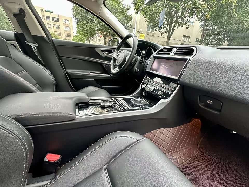 Jaguar XEL Jaguar XEL