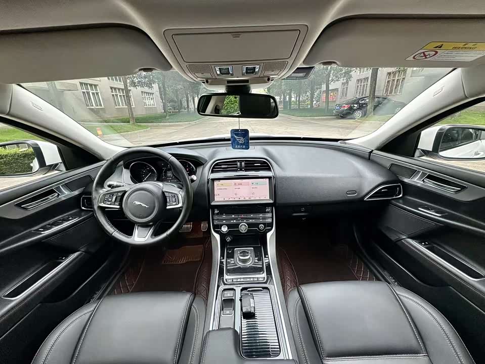 Jaguar XEL Jaguar XEL