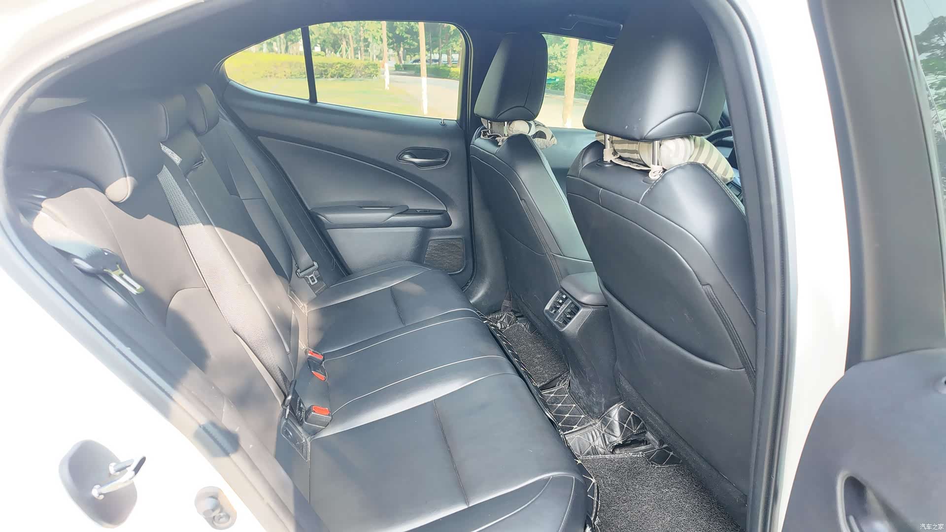 Lexus UX, 2019 33
