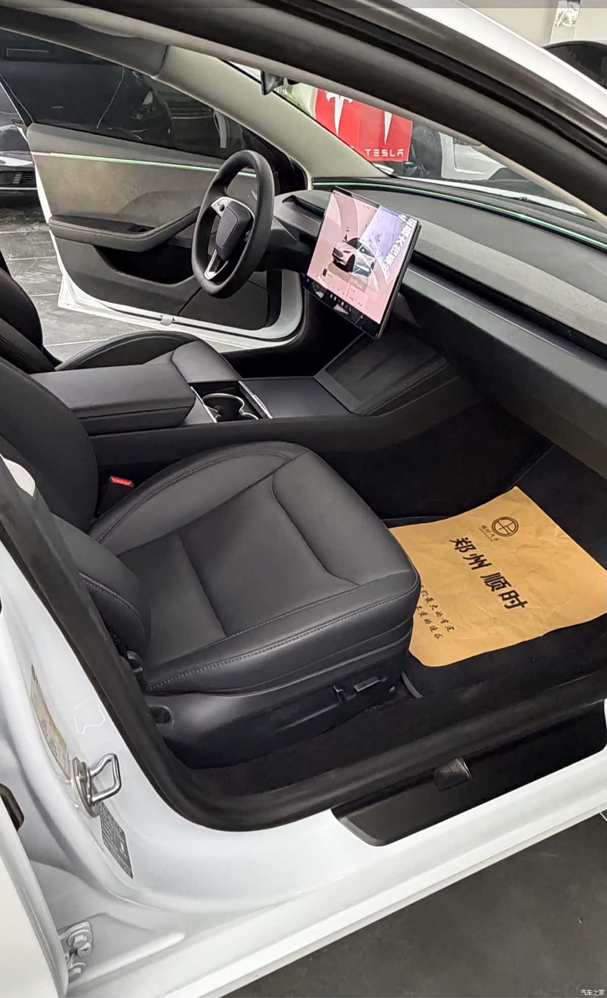 Tesla Model 3, 2025 7
